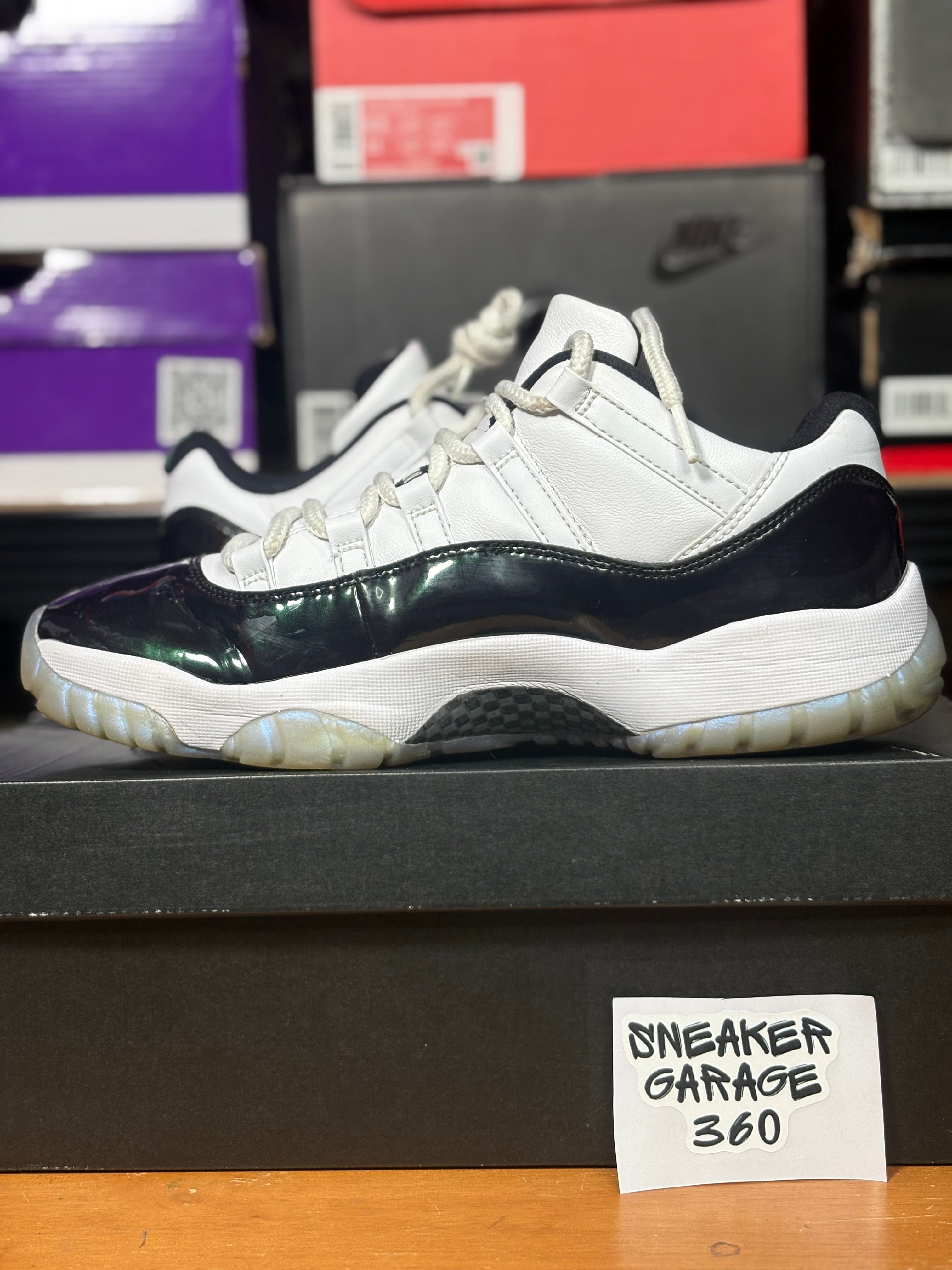 Jordan 11 Low Emerald-Size 9.5