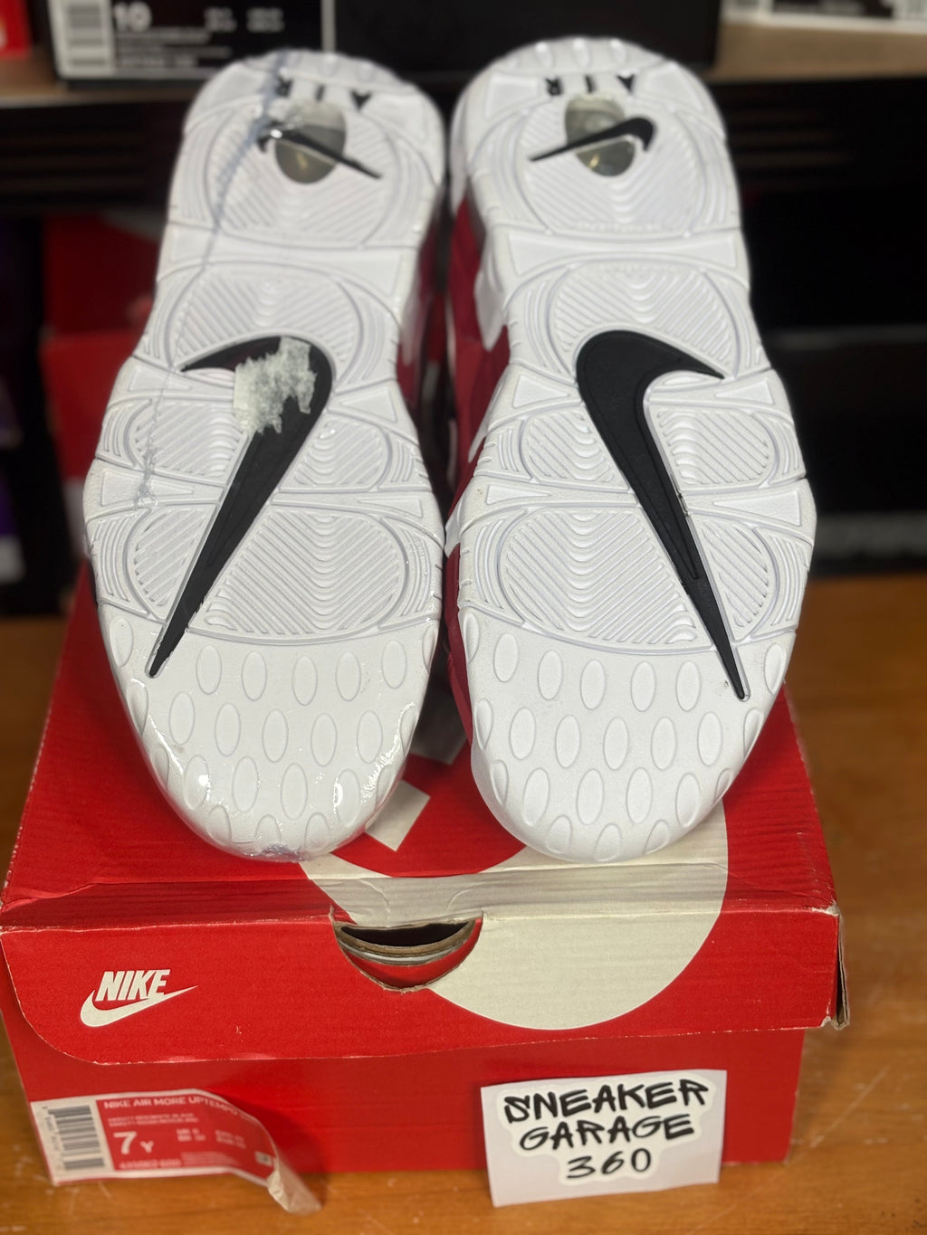 DS Nike More Uptempo Bulls GS Size 7Y