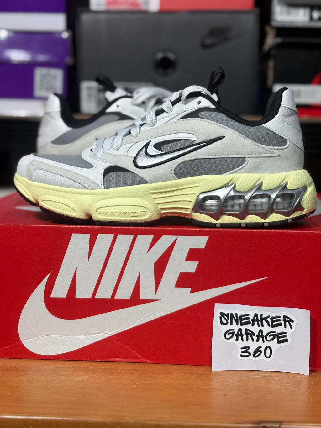 DS Nike Zoom Air- Size 8 Women
