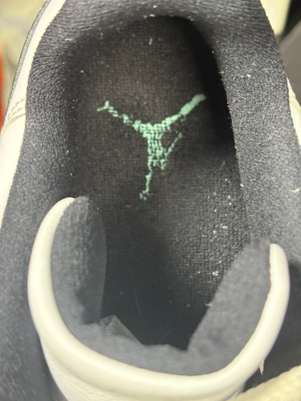 Jordan 11 Low Emerald-Size 9.5
