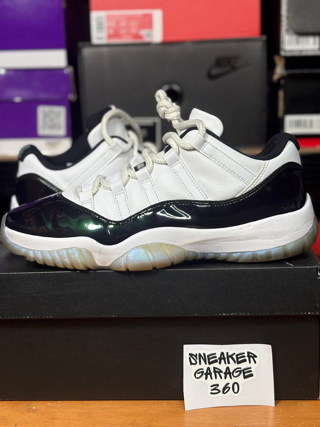 Jordan 11 Low Emerald-Size 9.5