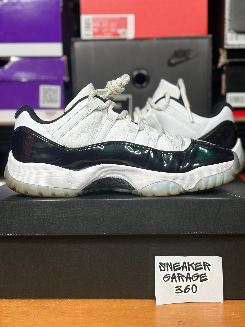 Jordan 11 Low Emerald-Size 9.5
