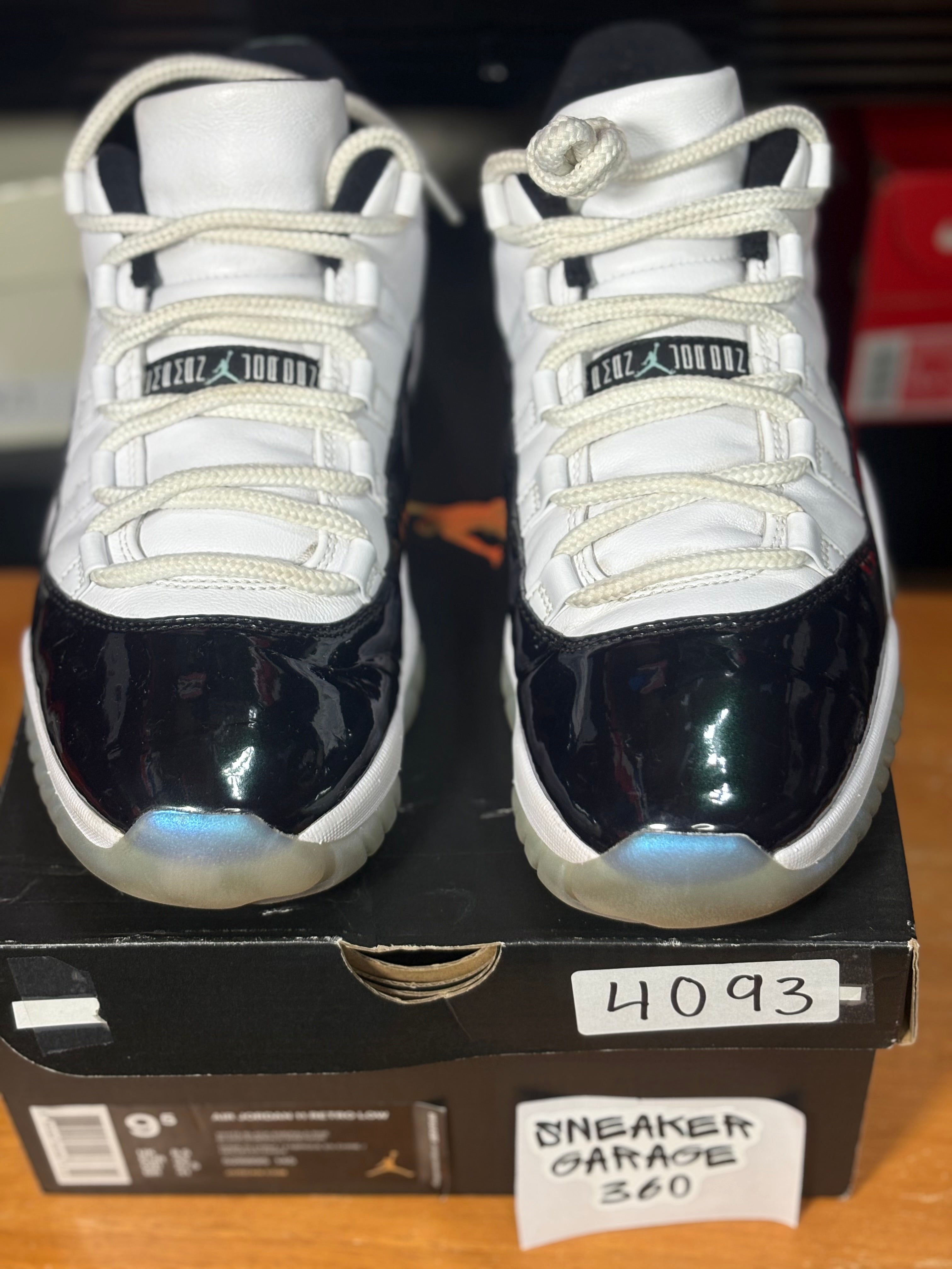 Jordan 11 Low Emerald-Size 9.5