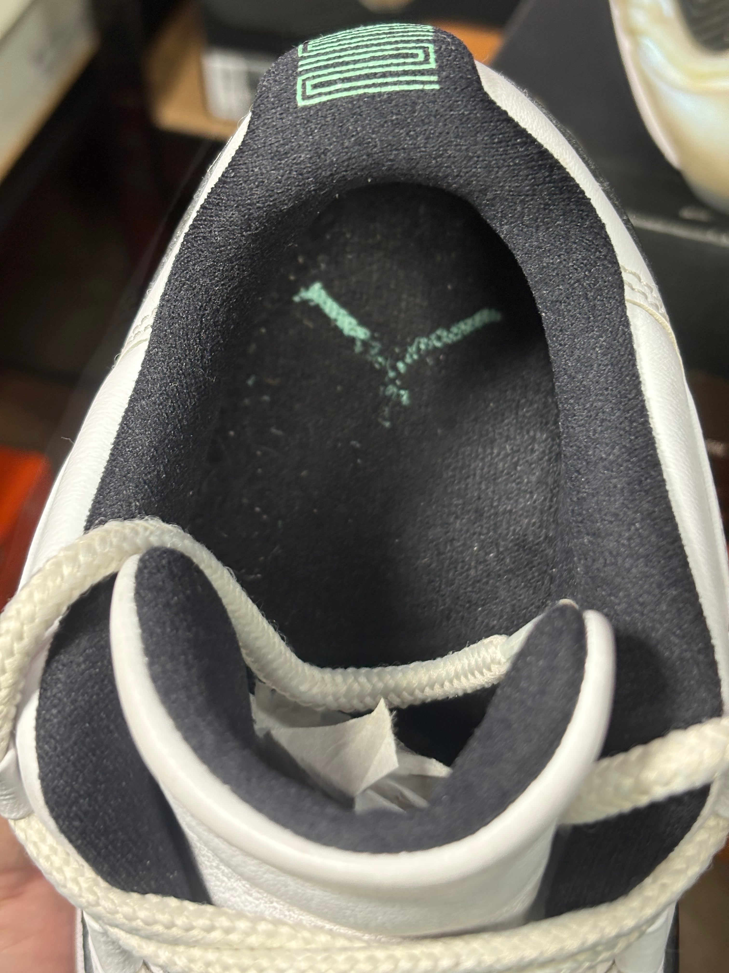 Jordan 11 Low Emerald-Size 9.5